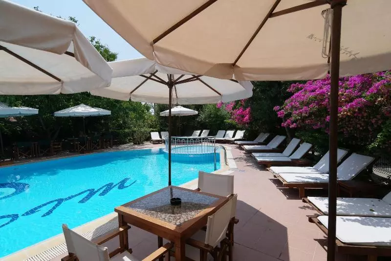 Mr. Dim Exclusive Apart