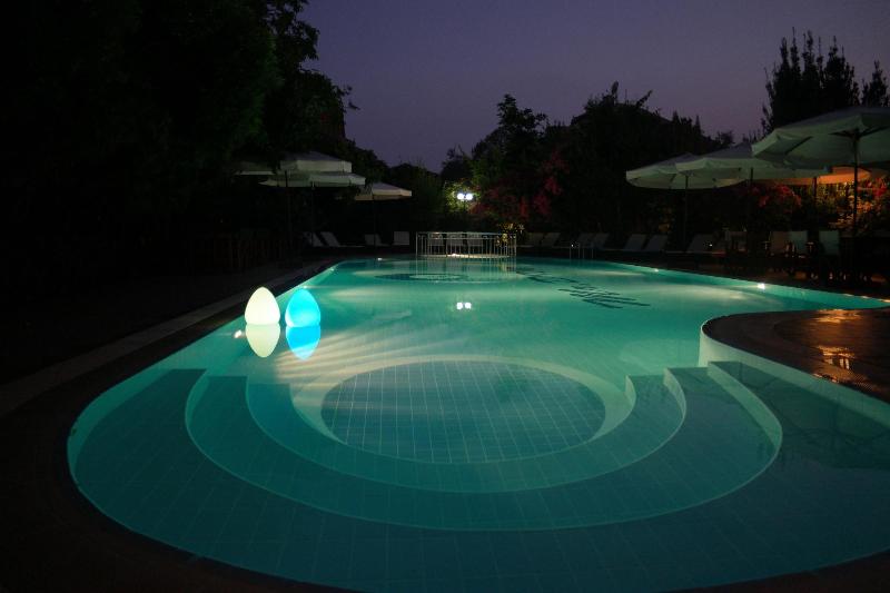 Mr. Dim Exclusive Apart