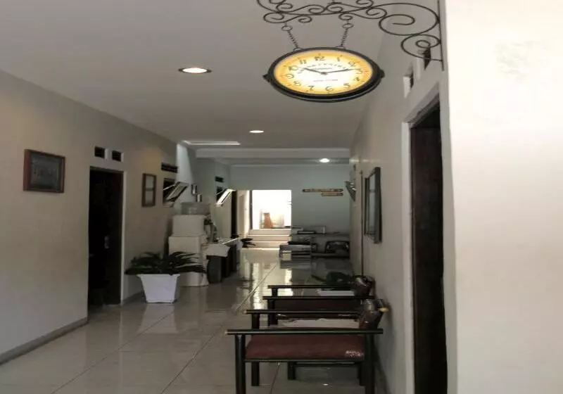 پانسیون Elenor's Home