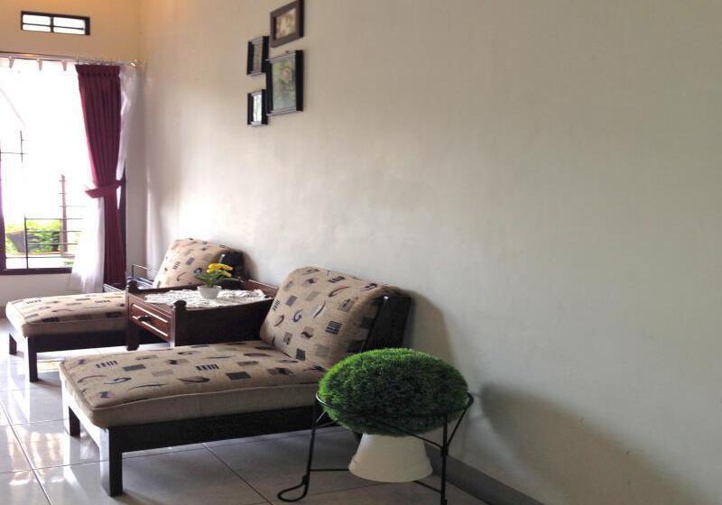 פנסיון Elenor's Home