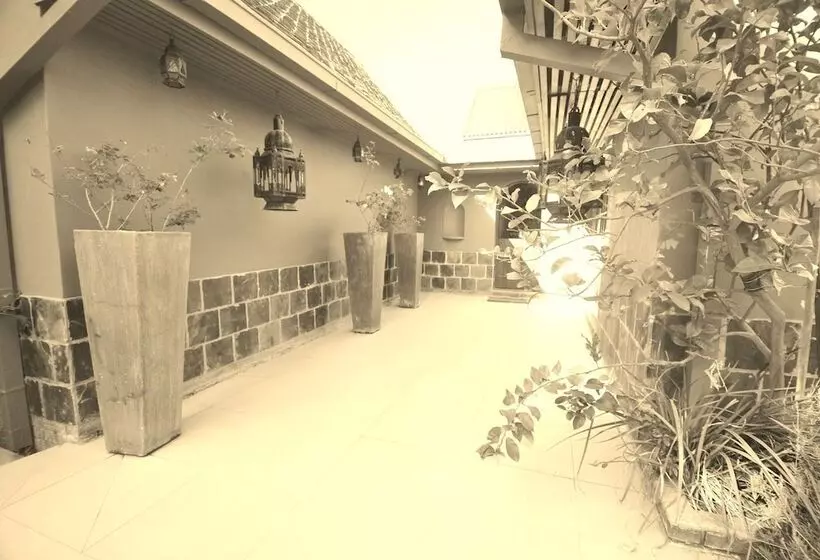 ペンション The Wardrobe Guest House
