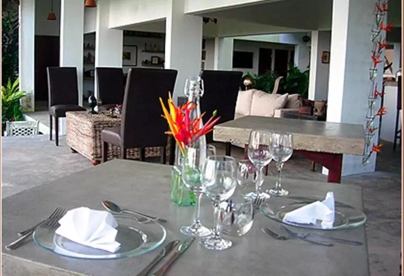 تختخواب و صبحانه El Ito At The Rainforest Experience Farm