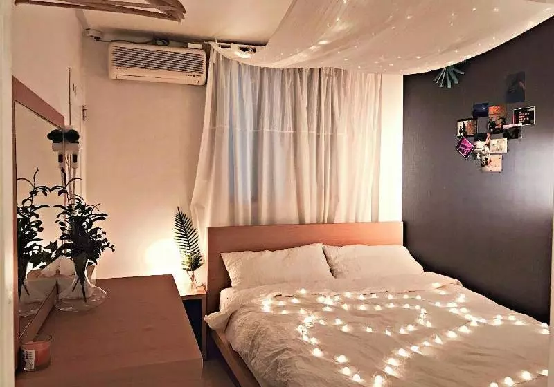 Chris Hostel