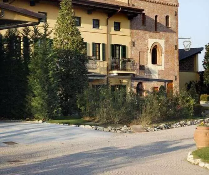 هتل La Torre Dei Canonici