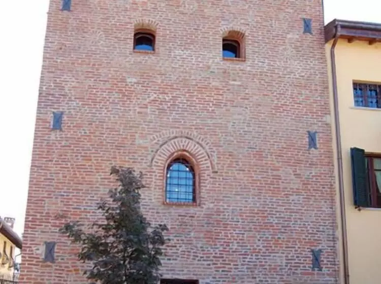 هتل La Torre Dei Canonici