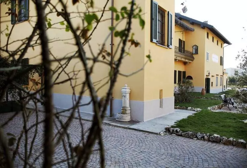 هتل La Torre Dei Canonici