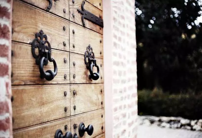 هتل La Torre Dei Canonici