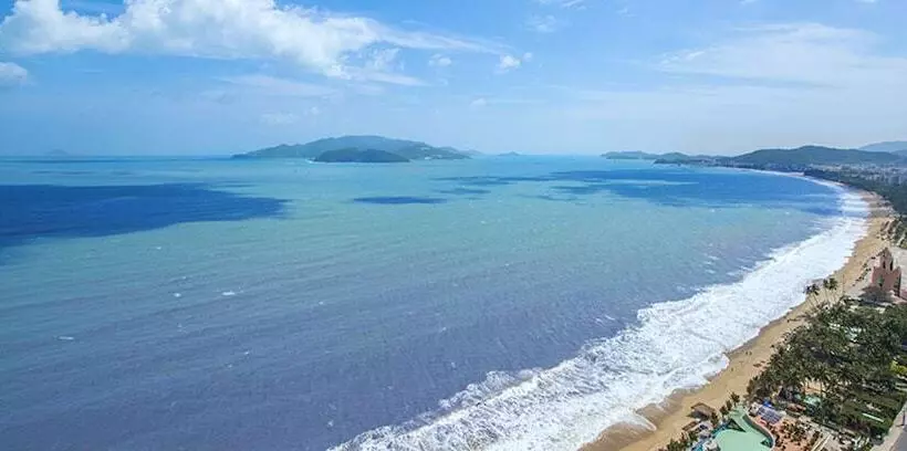 هتل Azura