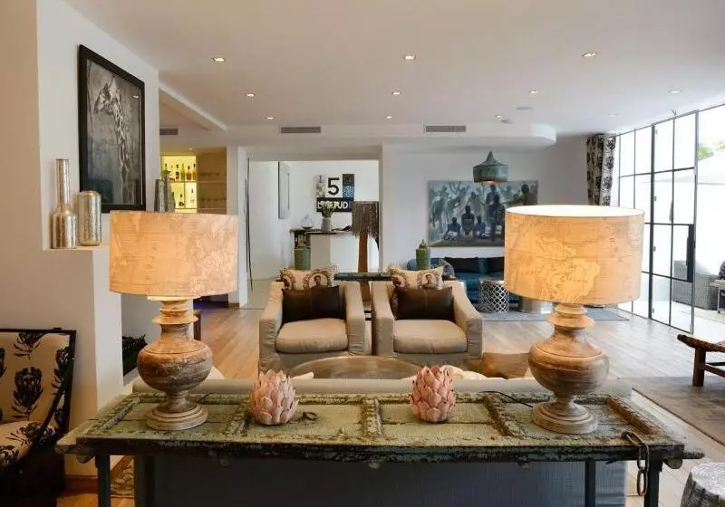 Hotel Latitude 15 Degrees