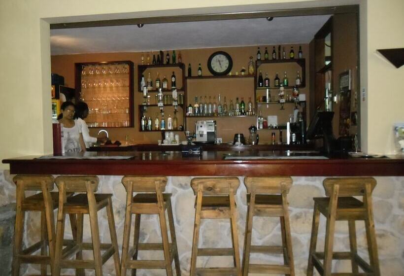 هتل Le Domaine De L’arbre Du Voyageur