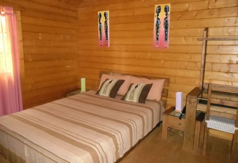 هتل Le Domaine De L’arbre Du Voyageur