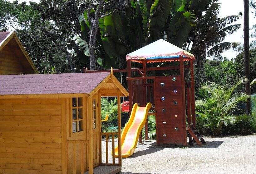 هتل Le Domaine De L’arbre Du Voyageur