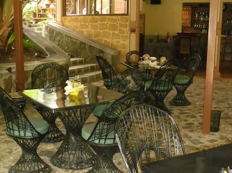 هتل Le Domaine De L’arbre Du Voyageur