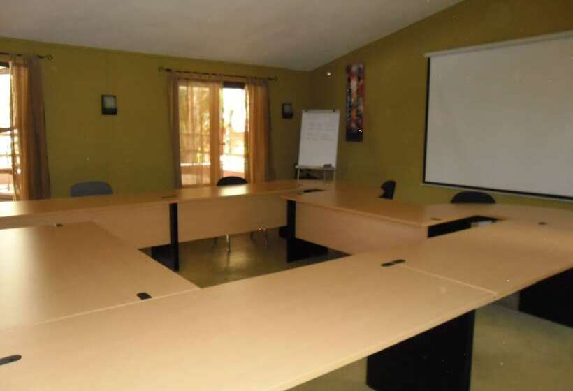 هتل Le Domaine De L’arbre Du Voyageur