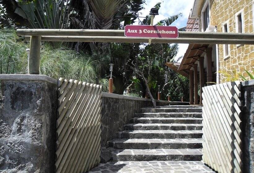 هتل Le Domaine De L’arbre Du Voyageur