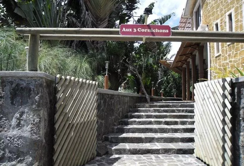 هتل Le Domaine De L’arbre Du Voyageur