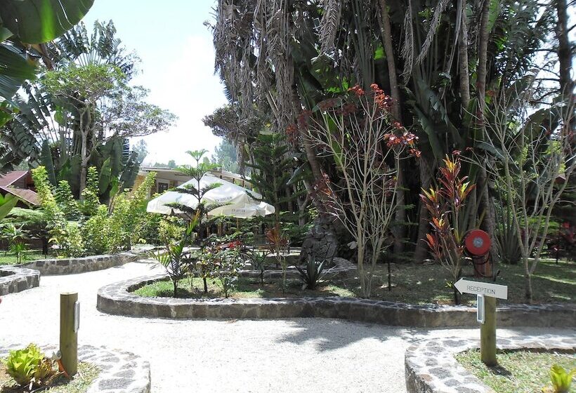 هتل Le Domaine De L’arbre Du Voyageur