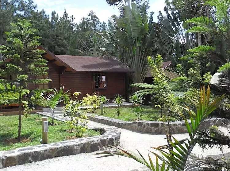هتل Le Domaine De L’arbre Du Voyageur