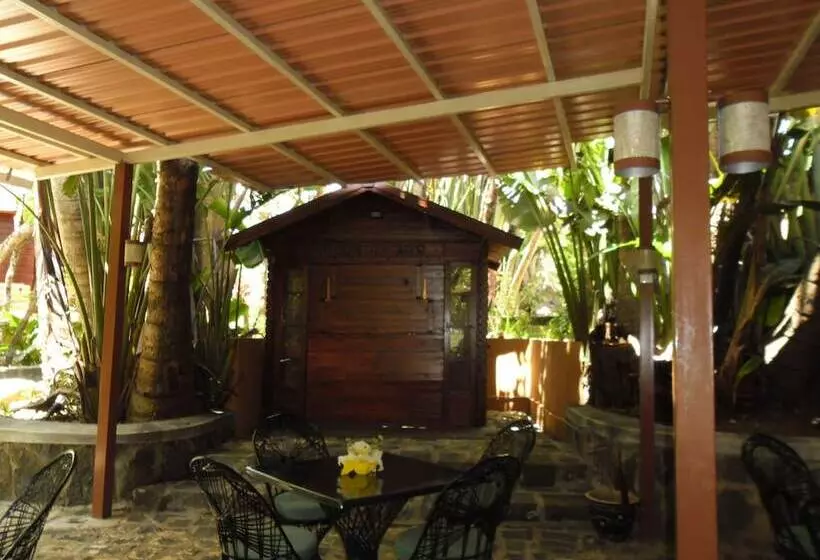 هتل Le Domaine De L’arbre Du Voyageur