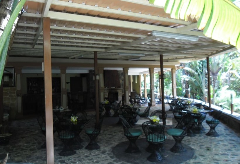 هتل Le Domaine De L’arbre Du Voyageur