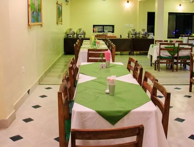 استراحتگاه Rainforest