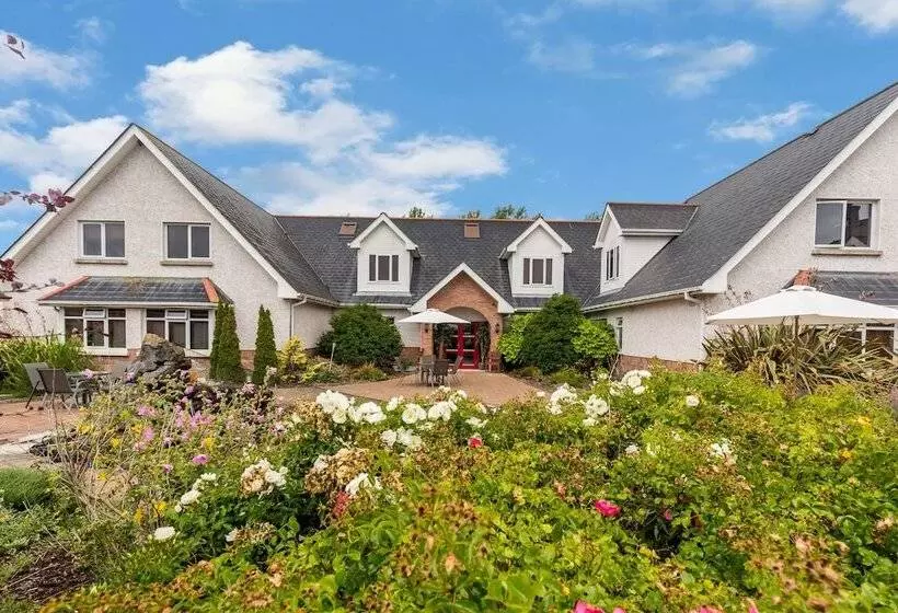 Airport View Hotel & Secret Spa