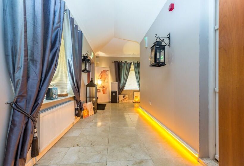 Airport View Hotel & Secret Spa