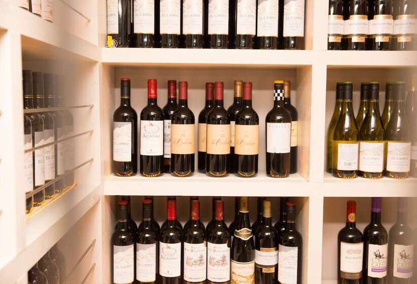 Airport View Hotel & Secret Spa