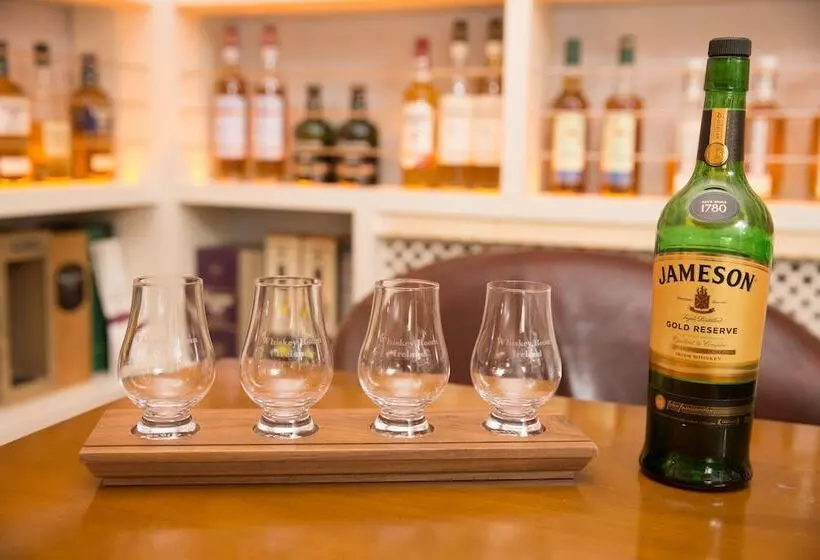 Airport View Hotel & Secret Spa