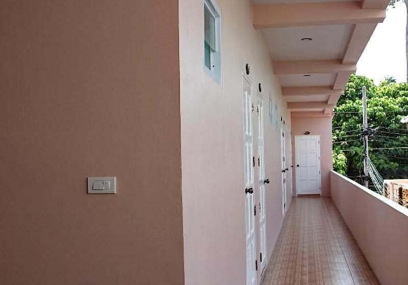 Общежитие Sairee Center Guesthouse