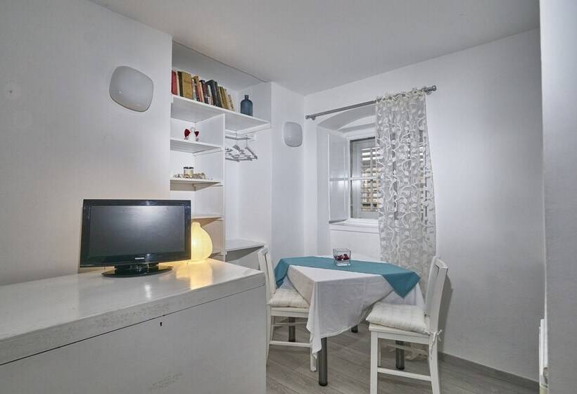 Apartments Old Town Finest