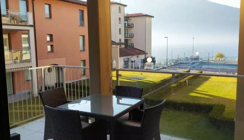 Golfo Gabella Lake Apartments