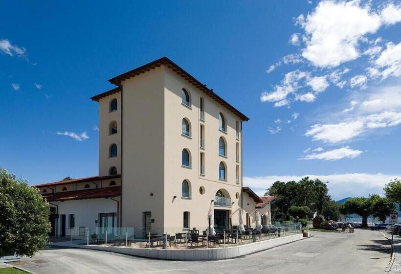 Golfo Gabella Lake Apartments