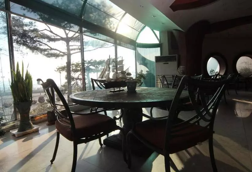 Hotel Benikea Mountain And Sea Daepo Port