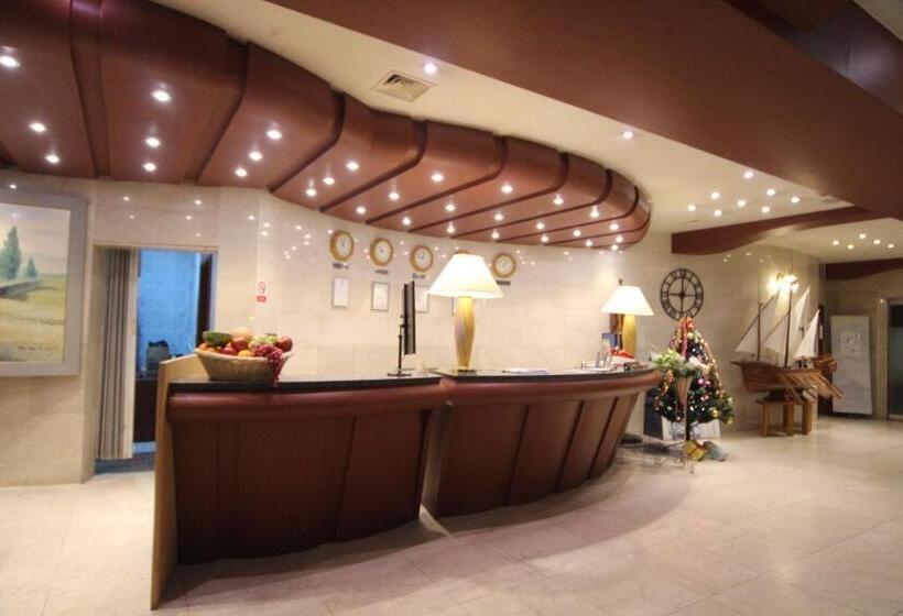 Hotel Benikea Mountain And Sea Daepo Port