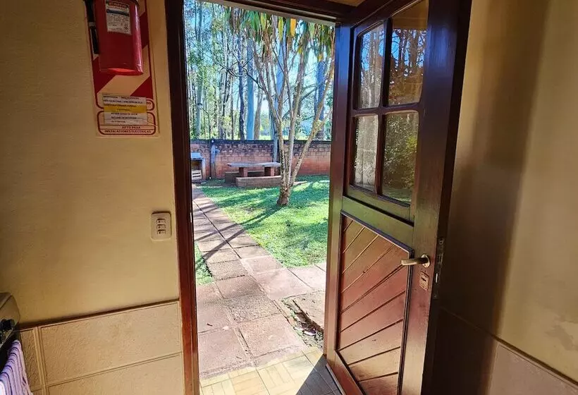 هتل Cabañas El Refugio Del Mensu