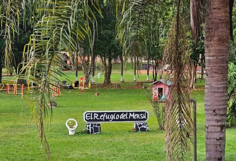هتل Cabañas El Refugio Del Mensu