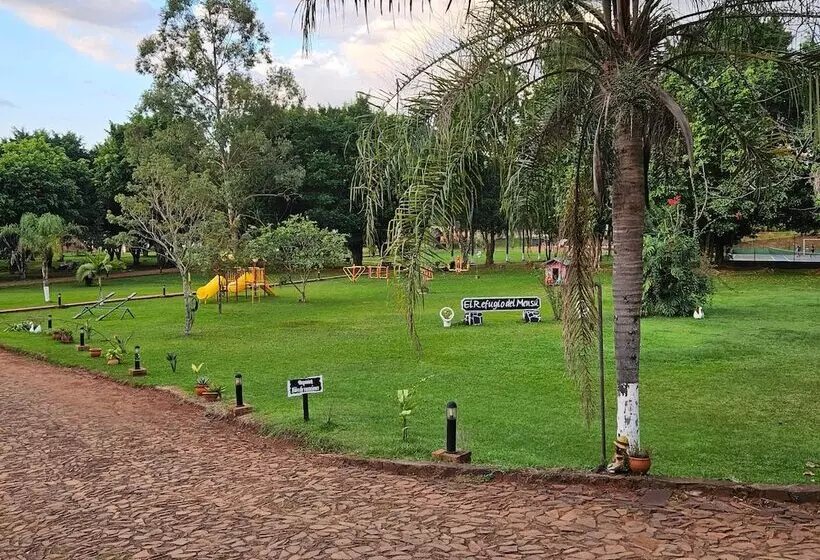 هتل Cabañas El Refugio Del Mensu