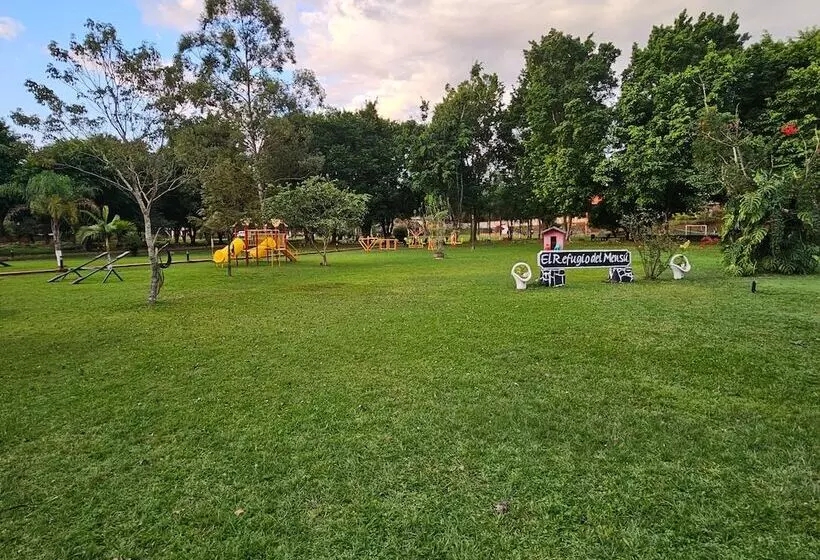 هتل Cabañas El Refugio Del Mensu