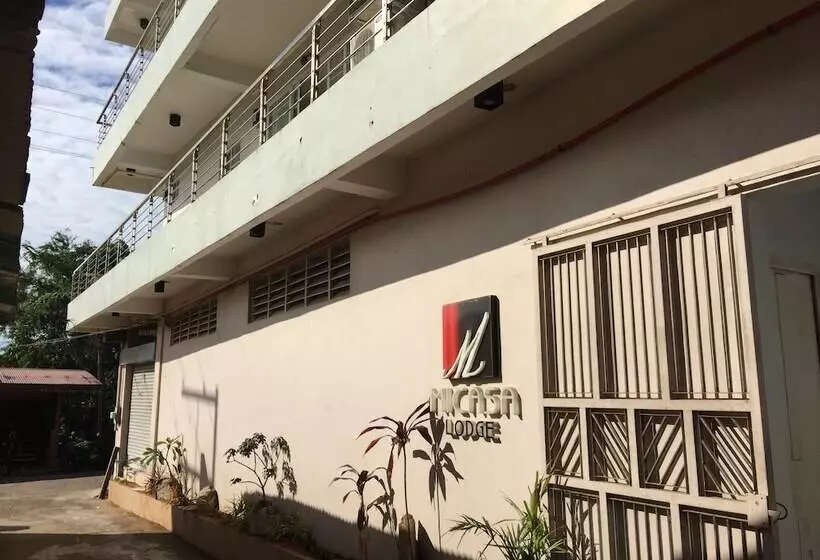 בית מלון כפרי Micasa Lodge Palawan