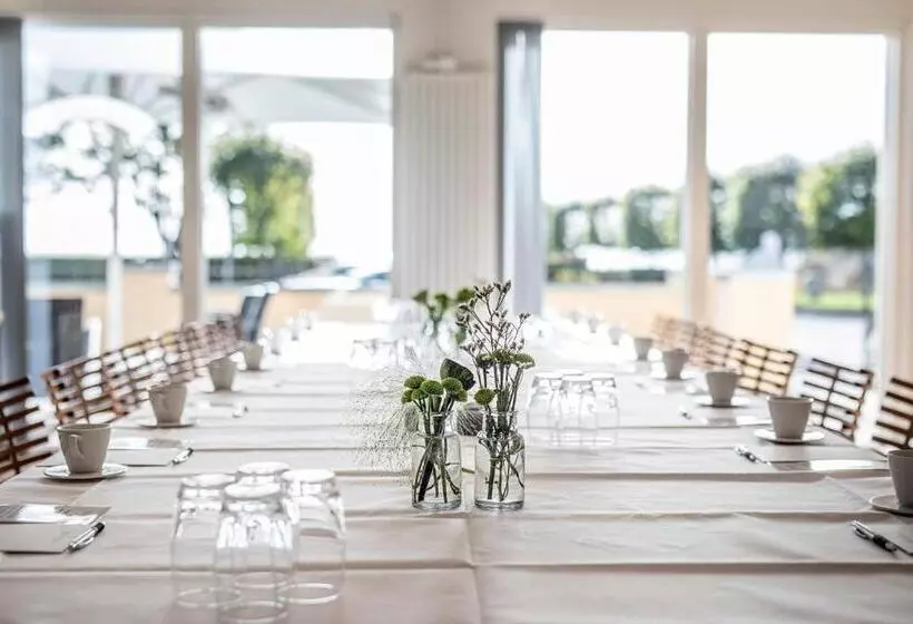 Hotel Molskroen Strand