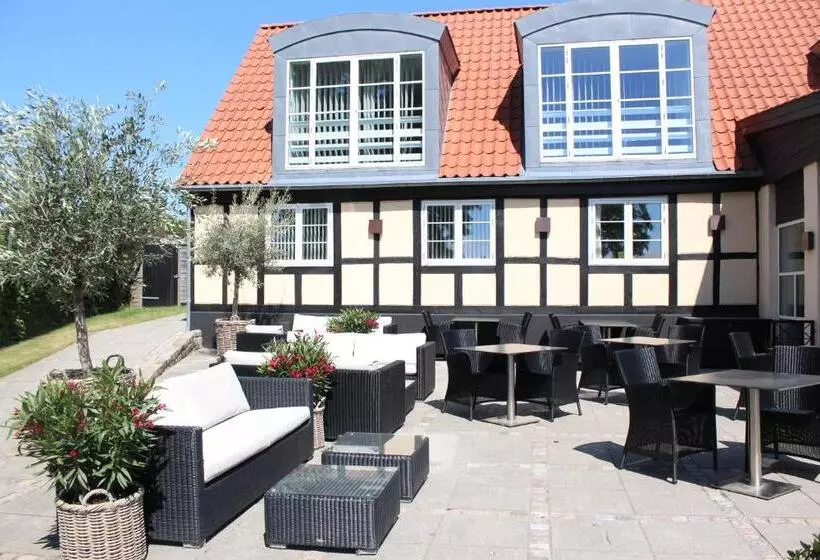 Hotel Molskroen Strand