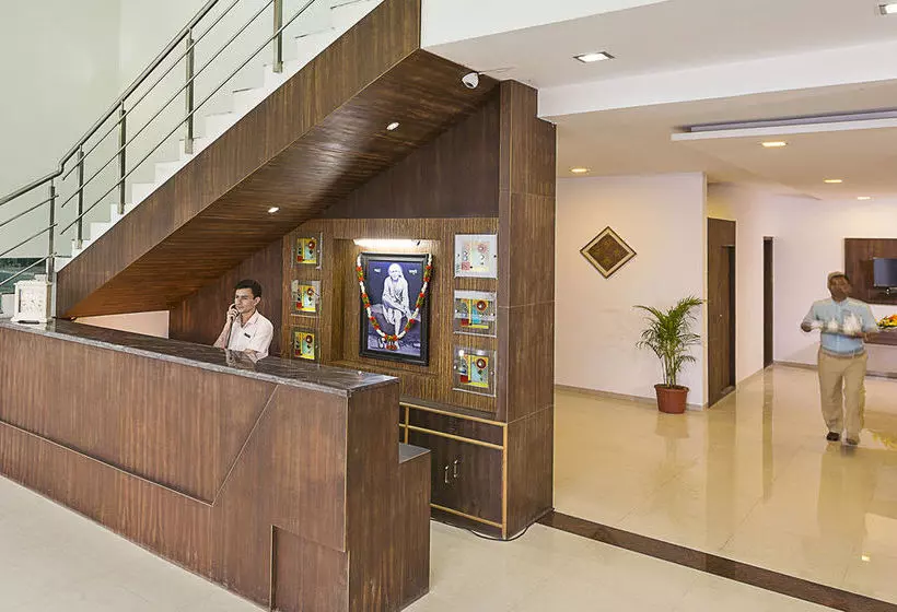 בית מלון כפרי Shirdi Shangrila Group Residency
