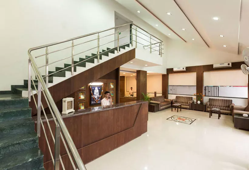 בית מלון כפרי Shirdi Shangrila Group Residency