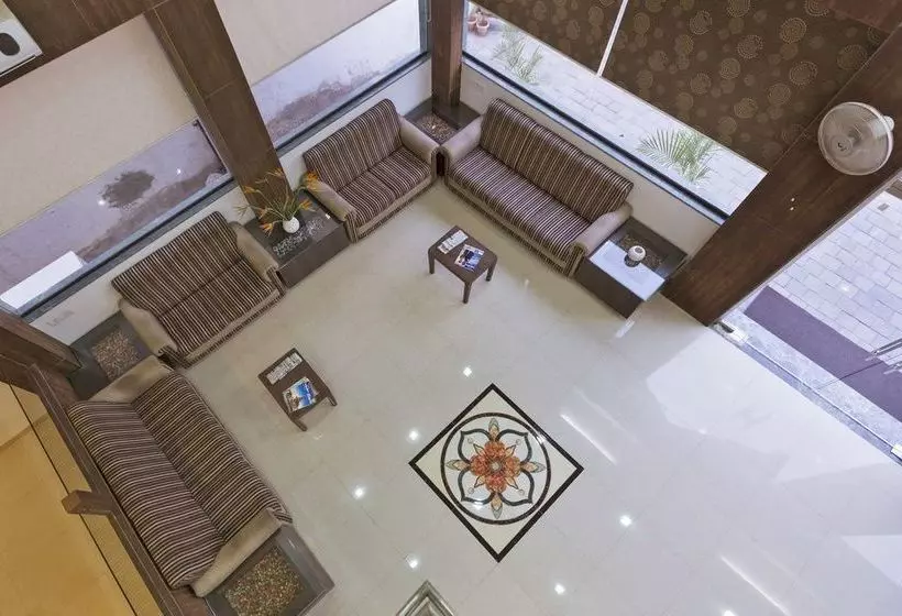 בית מלון כפרי Shirdi Shangrila Group Residency
