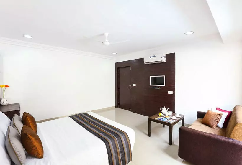 בית מלון כפרי Shirdi Shangrila Group Residency