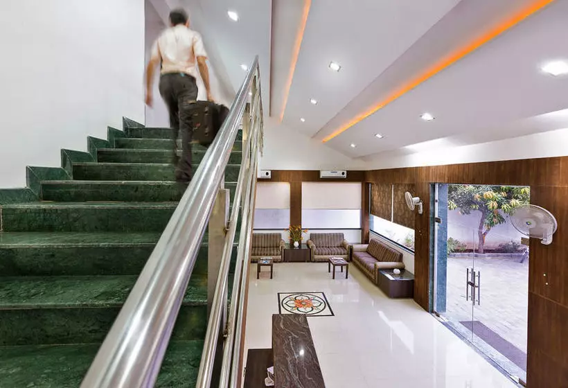 בית מלון כפרי Shirdi Shangrila Group Residency