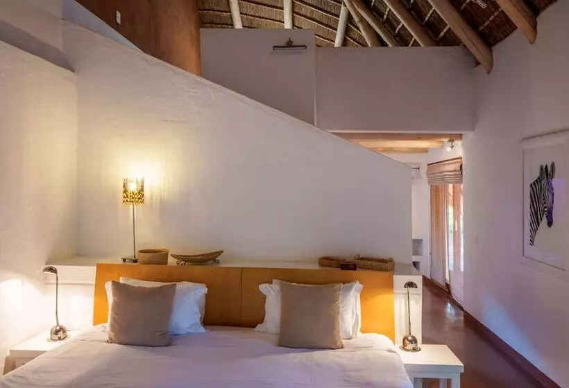 Hotel Zebras Crossing