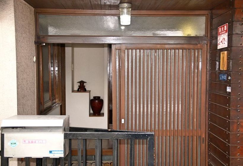 הוסטל Guest House Social House