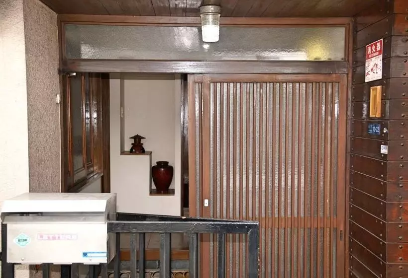 הוסטל Guest House Social House